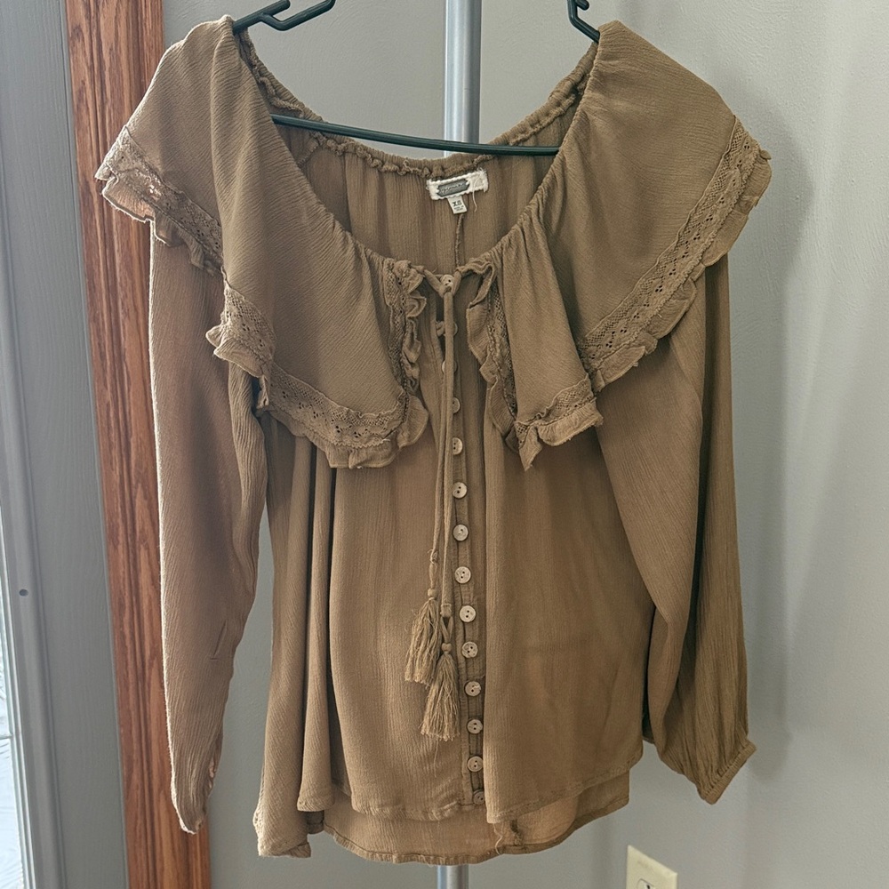 BKE Gimicks Women's Brown Ruffled Blouse